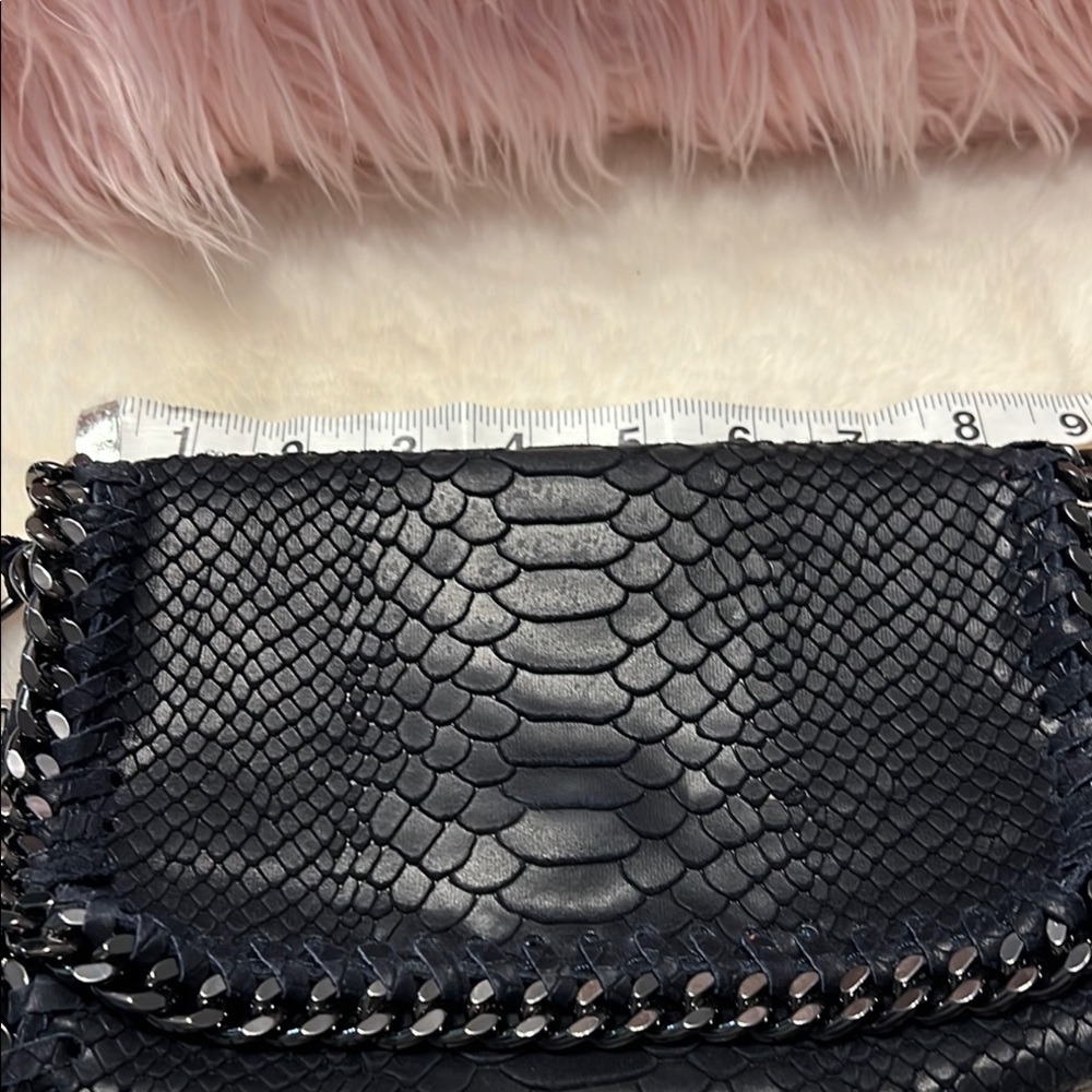 Elegant Black Snakeskin Women's Bag